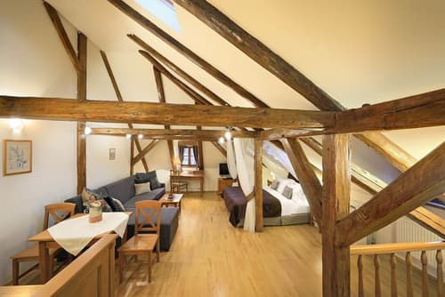 Castle View Apartments, Room