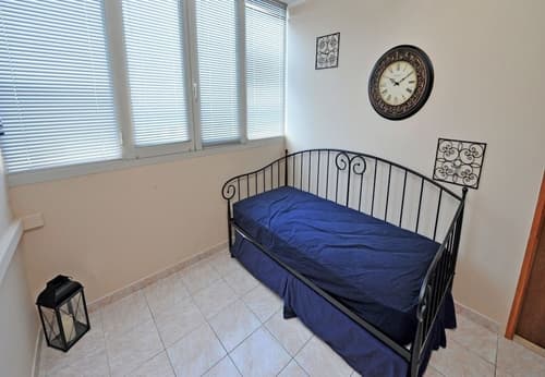 Sunset Apartment, Room