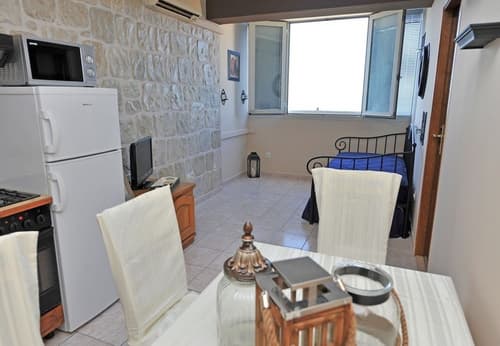 Sunset Apartment, In-room dining