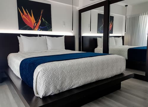 R Hotel Kingston, Room