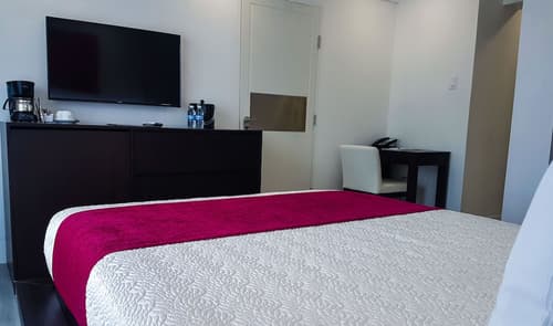 R Hotel Kingston, Room