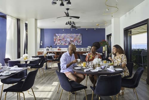 R Hotel Kingston, Breakfast area