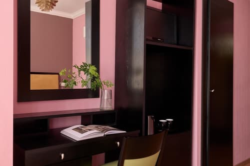 Delphi Art Hotel, Room