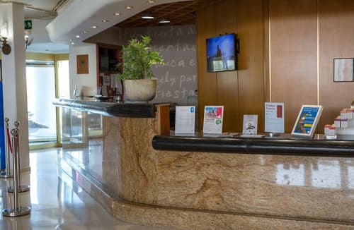 Sands Beach Resort, Reception