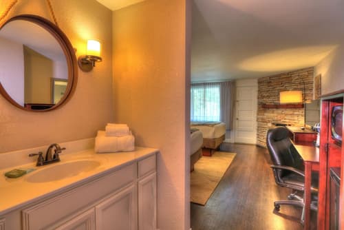 River Edge Inn, Room