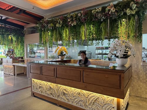 Green Garden Hotel, Reception