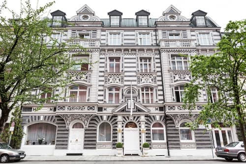 Opera Hotel, Primary image