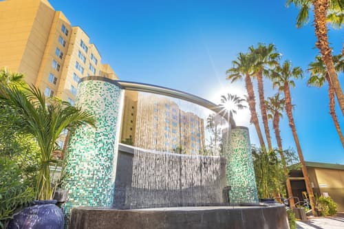 Grandview at Las Vegas, Pool waterfall