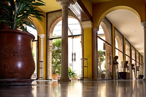 Hotel Alcázar de La Reina, Interior entrance