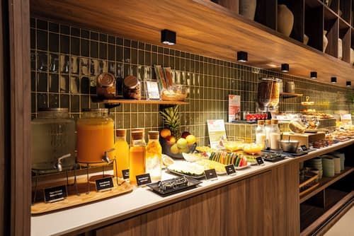 Hotel Zenit Conde De Borrell, Breakfast buffet