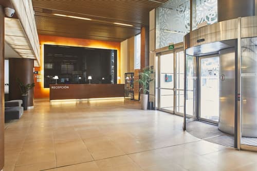 Hotel Silken Puerta de Valencia, Interior entrance