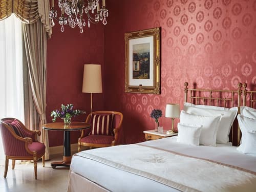 Grand Hotel National, Room