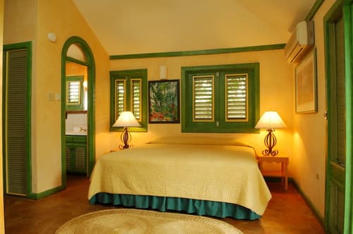 Country Country, Room