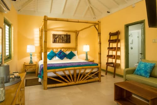 Country Country, Room