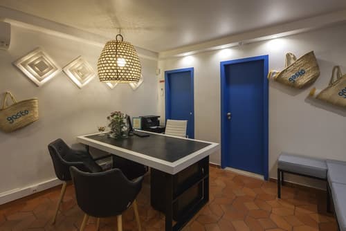 Costa D’Oiro Ambiance Village, Concierge desk