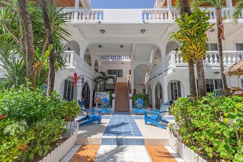 Blue Tang Inn, Lobby