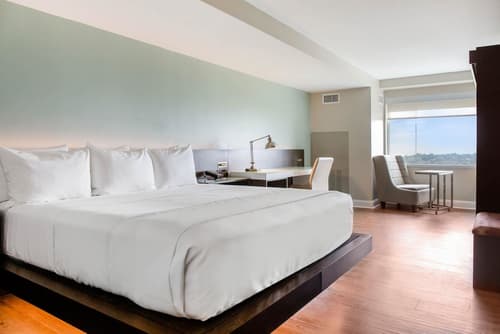 Wyndham Newport Hotel, Room