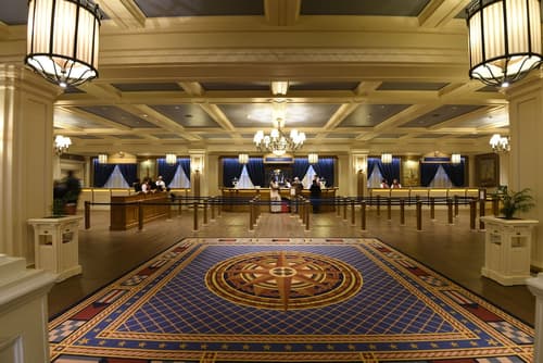 Disney Newport Bay Club, Lobby