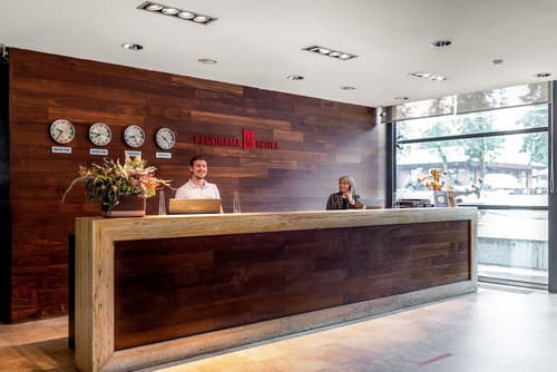 Panorama Hotel, Reception