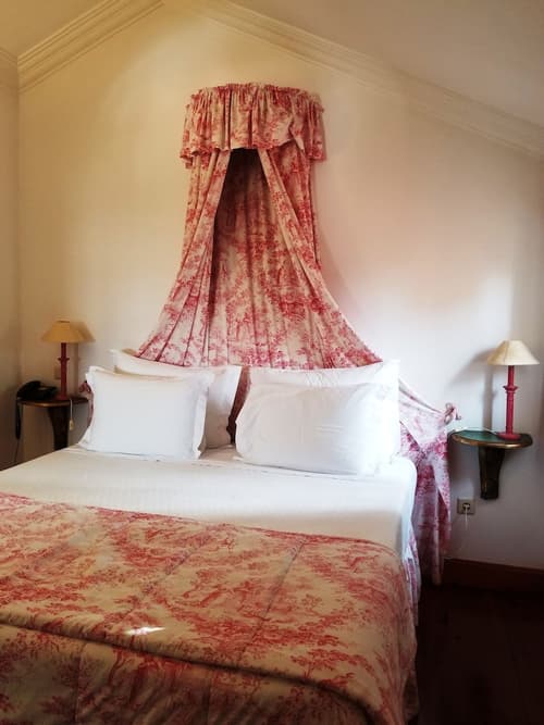 Lawrence's Hotel, Room