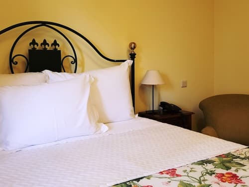 Lawrence's Hotel, Room