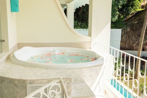 Hotel Tamarindo Diria Beach Resort, Terrace/patio