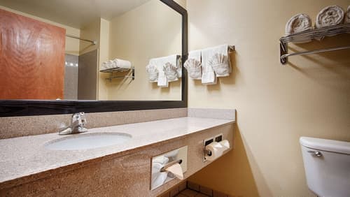 Best Western Plus Graham Inn, Bathroom