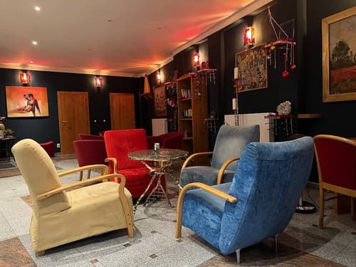 Gallery Hotel SIS, Lobby sitting area