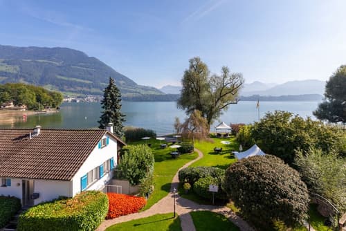 Swiss-Chalet Merlischachen - Romantik Schloss-Hotel am See