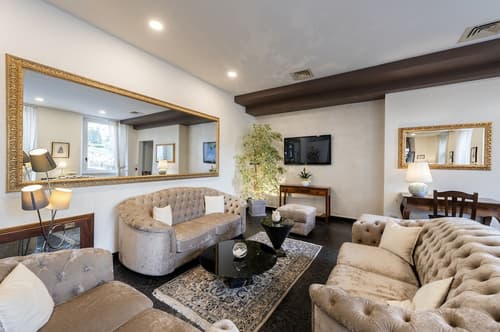 Hotel Asnigo, Lobby sitting area