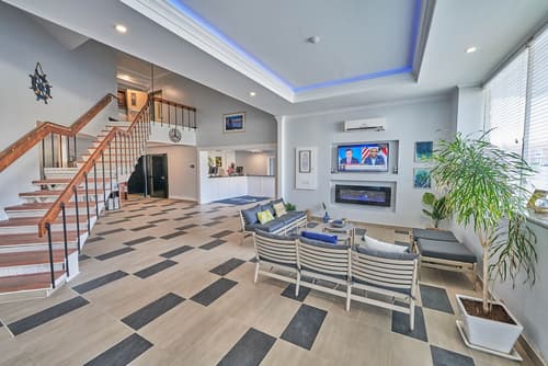 Hyannis Plaza Hotel, Lobby