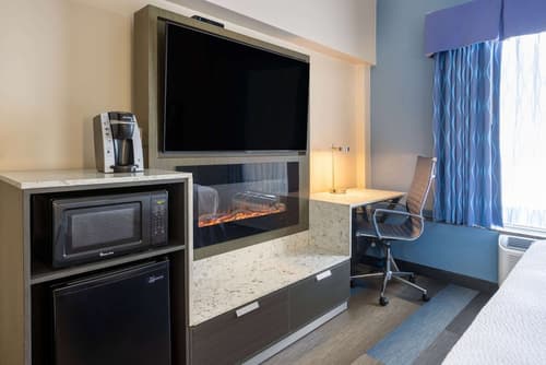 Days Hotel by Wyndham North Bergen /NYC Area, Room