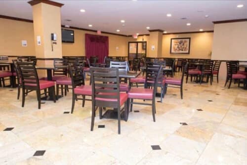 Days Hotel by Wyndham North Bergen /NYC Area