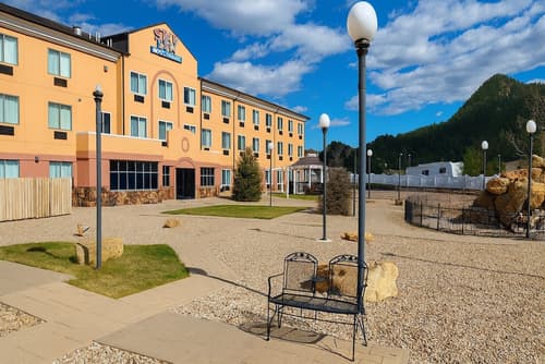 Stay USA Hotel & Suites, Courtyard