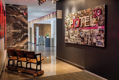 Hotel 10, Lobby sitting area