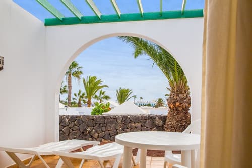 Apartamentos LIVVO Las Gaviotas, Terrace/patio