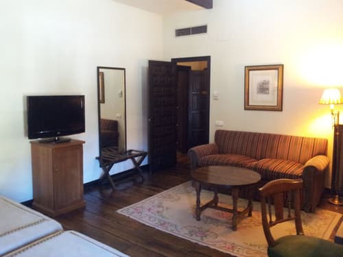 Parador De Santillana De Gil Blas, Living room