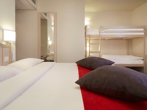 Campanile Val de France, Room