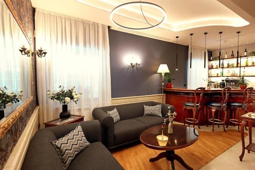 Zeus Essence Bucharest Opera, Lobby