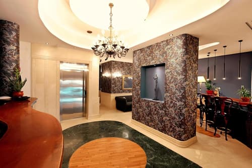 Zeus Essence Bucharest Opera, Lobby