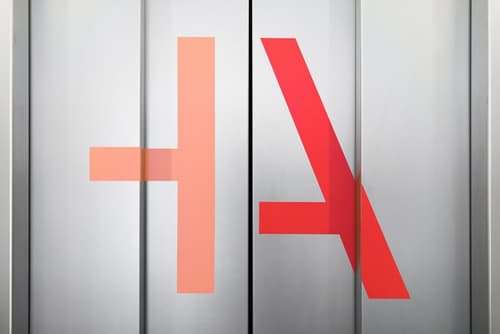 Hotel des Arts, Interior entrance