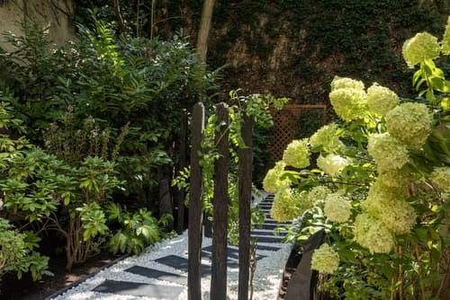Hotel Paris Louis Blanc, Garden