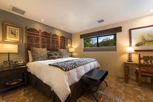 A Sunset Chateau, Room