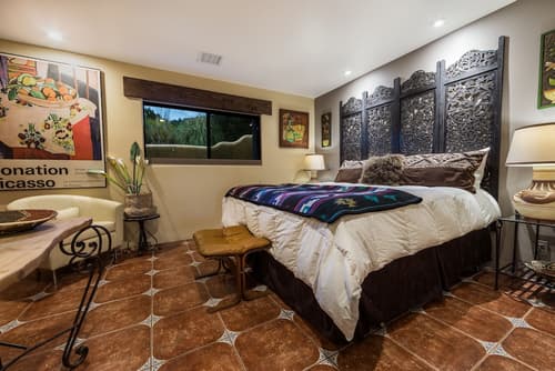 A Sunset Chateau, Room