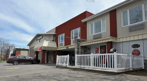 Hôtel Le Voyageur de Québec, Exterior
