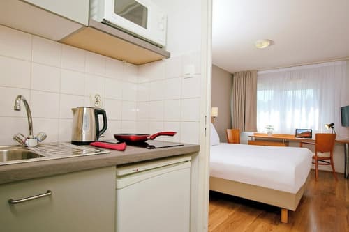 Séjours & Affaires Poitiers Lamartine, Private kitchen