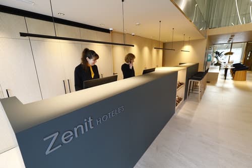 Hotel Zenit Bilbao, Reception