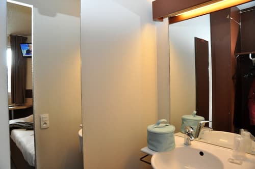 BHôtel De Caen, Room