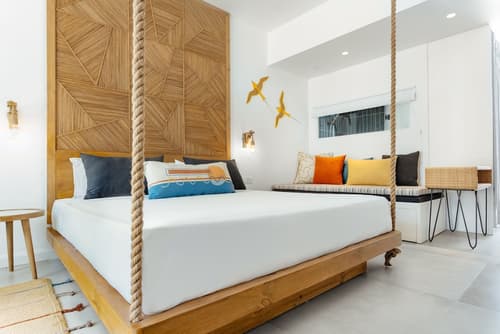 Sunrise Attitude, Room