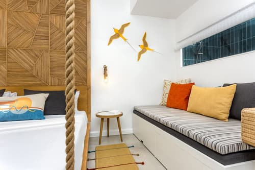 Sunrise Attitude, Room